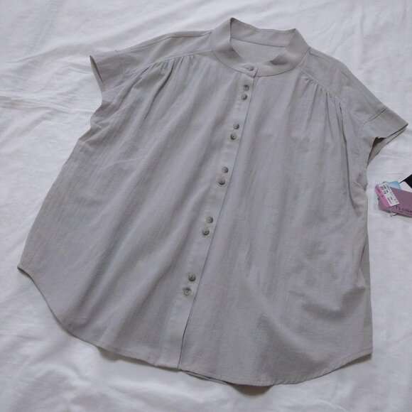 Taumiya Light Gray Blouse - Picture 2 of 6